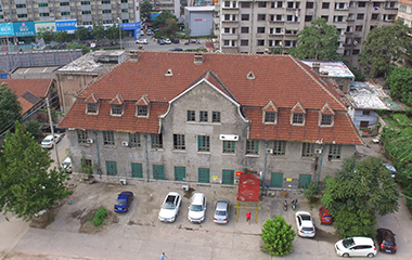 剛入住時就聽聞鄰居老人說