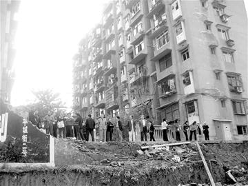 造成整個回遷房小區成了豆腐渣工程